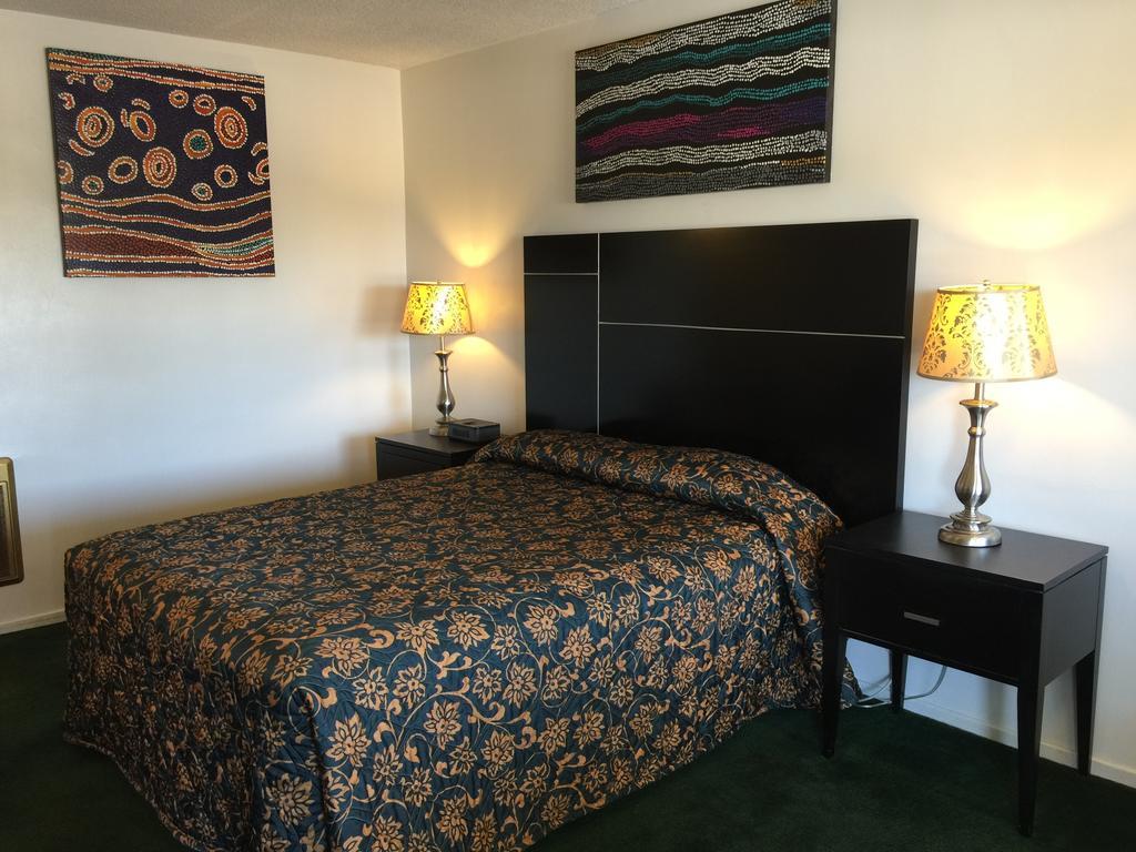 Tropics Motor Hotel Indio Room photo