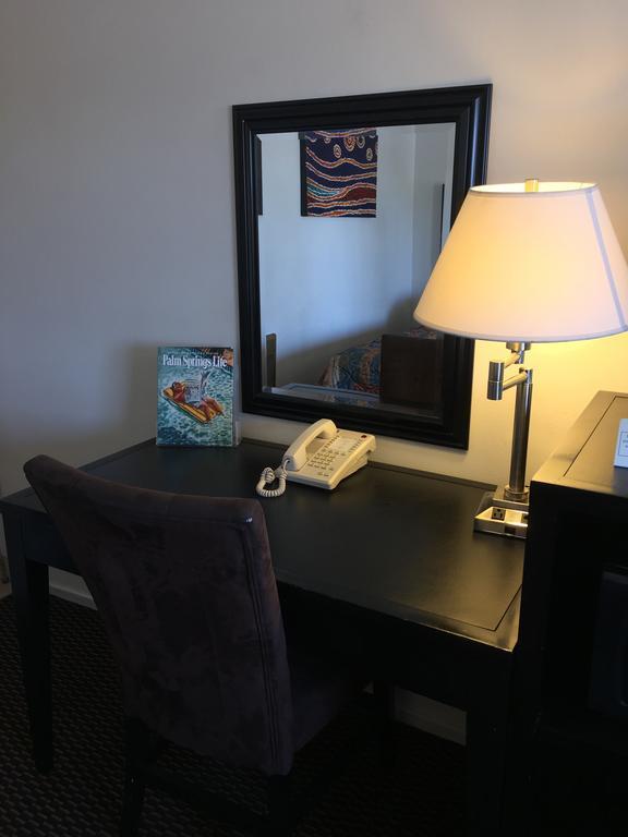 Tropics Motor Hotel Indio Room photo