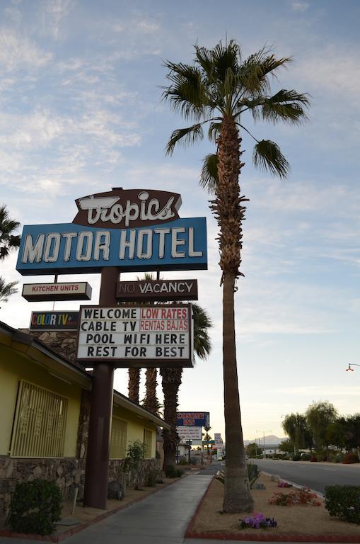 Tropics Motor Hotel Indio Exterior photo